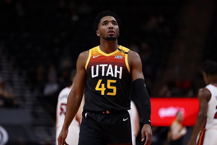 中展现出极 中展现出极